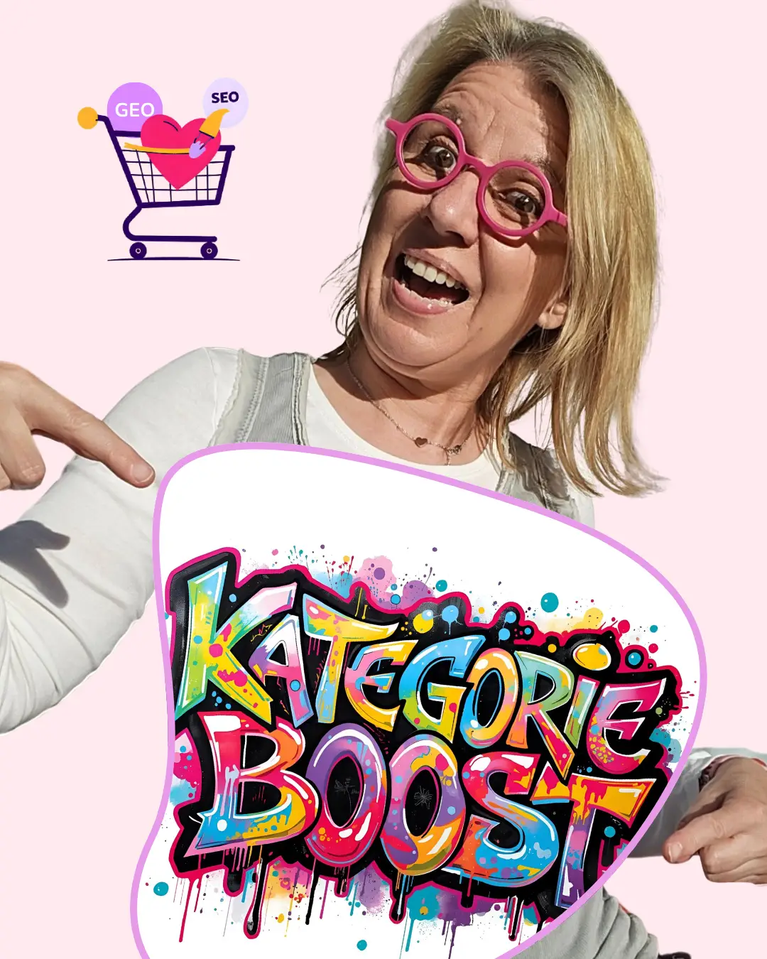 Kategroietexte mit KI erstellen_Bild von Tanja, die mit vor sich das Kurslogo präsentiert